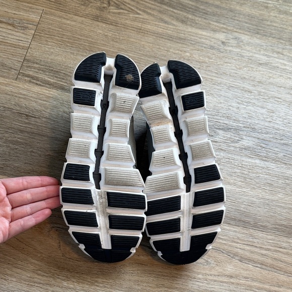 On Running women’s Athletic Shoes in greenish grey - Picture 3 of 5